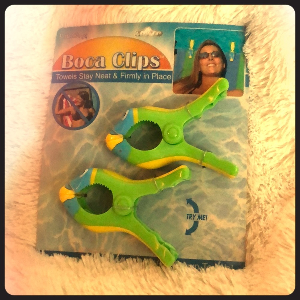 Beach towel clips